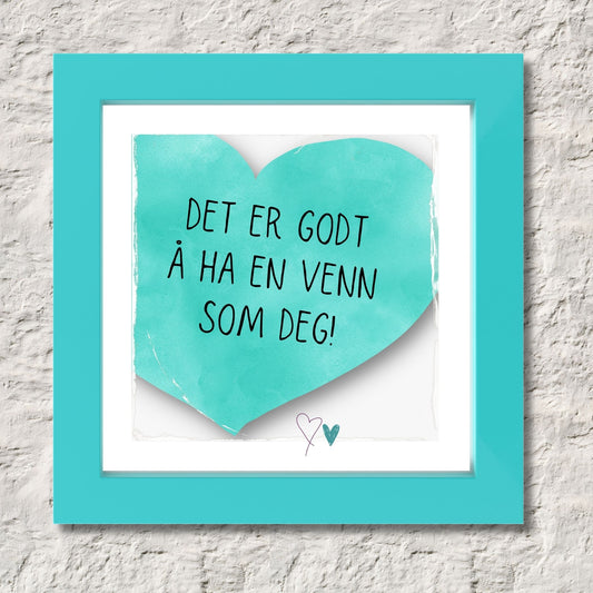 Plakat med turkist hjerte og tekst "Det er godt å ha en venn som deg". Med hvit kant på 1,5 cm. Illustrasjon viser plakat i turkis ramme.