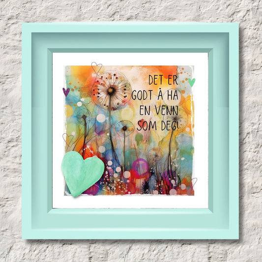 Plakat med lysegrønt hjerte og tekst "Det er godt å ha en venn som deg" - og et motiv med farger i grønn, blått og oransje. Med hvit kant på 1,5 cm. Illustrasjon viser plakat i lysegrønt ramme.
