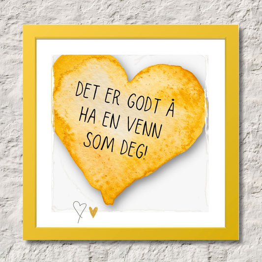 Plakat med lysegult hjerte og tekst "Det er godt å ha en venn som deg" - og et motiv med farger i grønn, gul og oransje. Med hvit kant på 1,5 cm. Illustrasjon viser plakat i gul ramme.