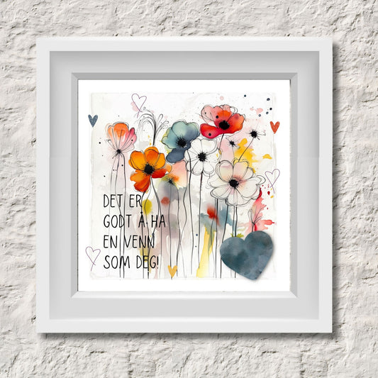 Plakat med lysegult hjerte og tekst "Det er godt å ha en venn som deg" - og et motiv med blomster i gul, rød, hvit, blå og oransje. Med hvit kant på 1,5 cm. Illustrasjon viser plakat i hvit ramme.