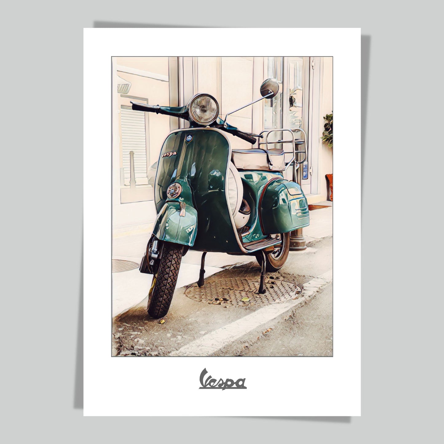 Grønn Vespa parkert foran en bygning i en gate i Italia. Tekstfelt nederst på plakat. Grafisk bearbeidet for å få et særpreg. Plakaten har hvit kantlinje.