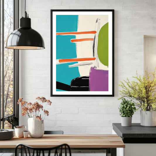 Et grafisk motiv som er preget av en dristig kombinasjon av håndtegnede linjer og sterke, kontrasterende farger som gir energi og modernitet til ethvert rom. Miljøfoto viser motivet som plakat i sort ramme.