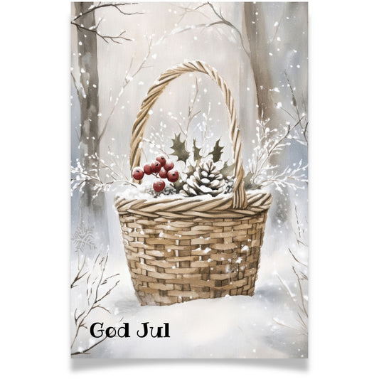 Julekort med flettet kurv fylt med kongler og røde bær fra Cozy Winter Story – delikat vintermotiv i naturtoner.