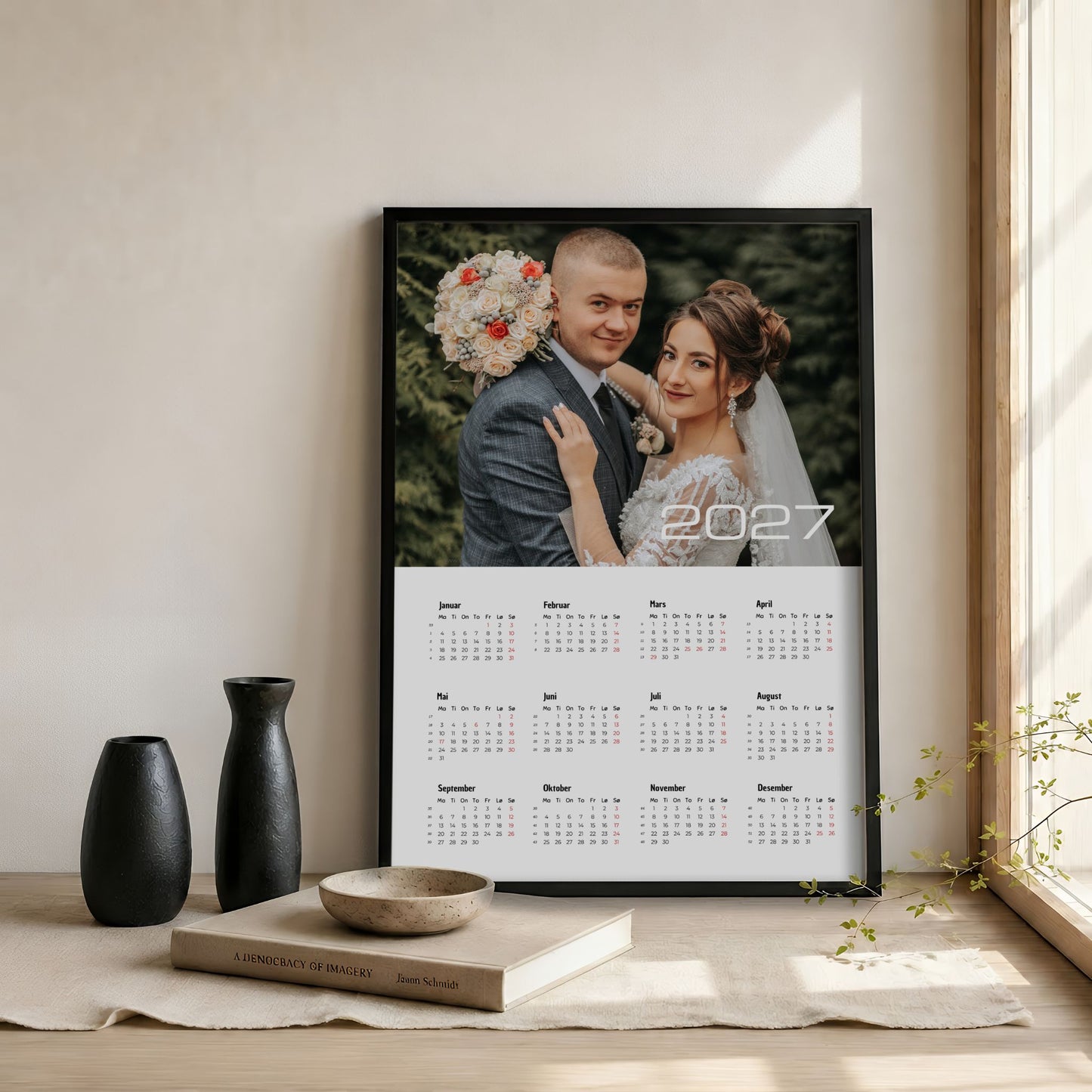 Kalender 2027 med eget bilde – eksempel som viser plassering av personlig foto og årskalender