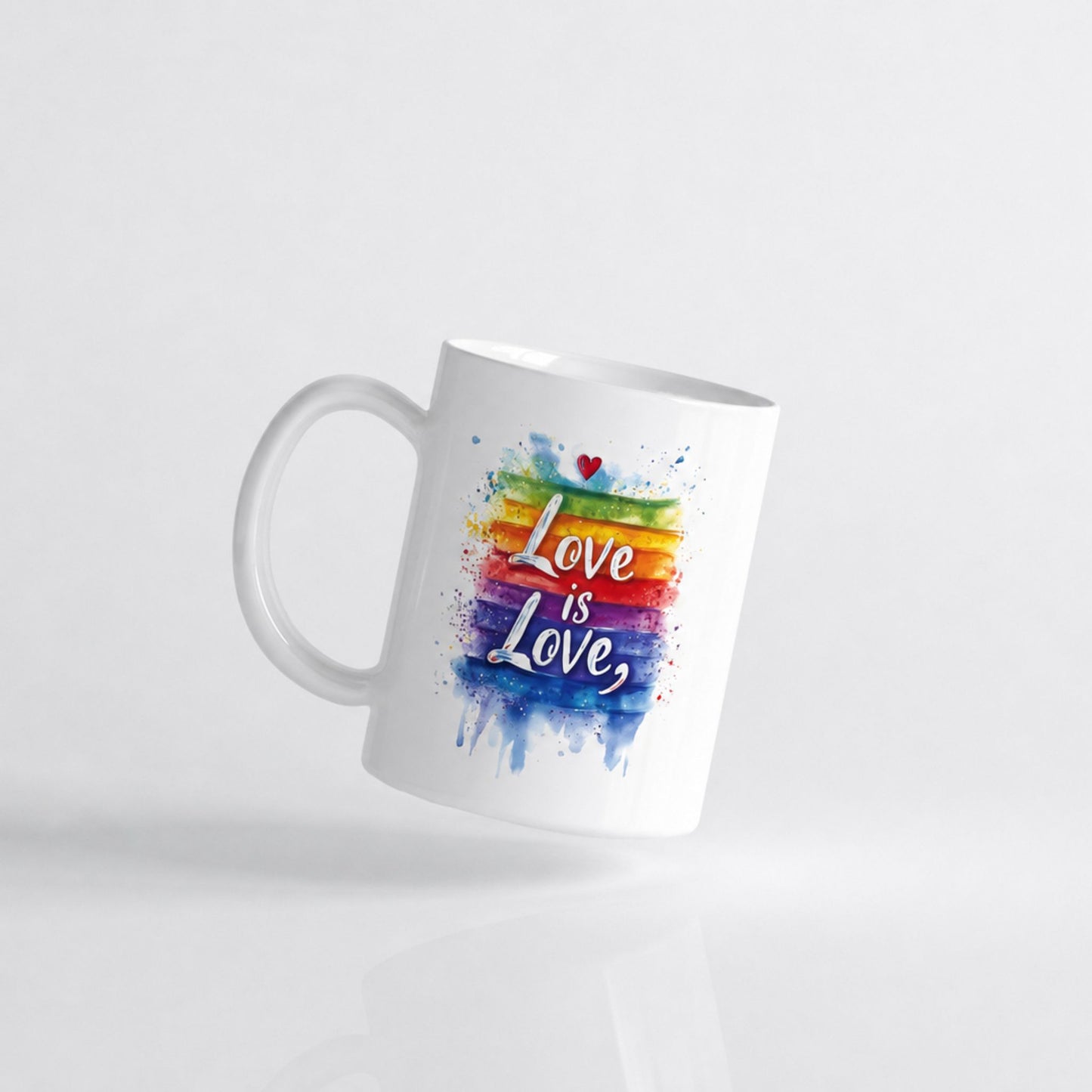 Love is Love keramikkrus med akvarellinspirert regnbuedesign på lys bakgrunn.