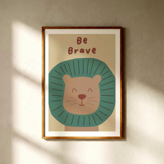 Løve plakat Be Brave i ramme på vegg i lyst barnerom