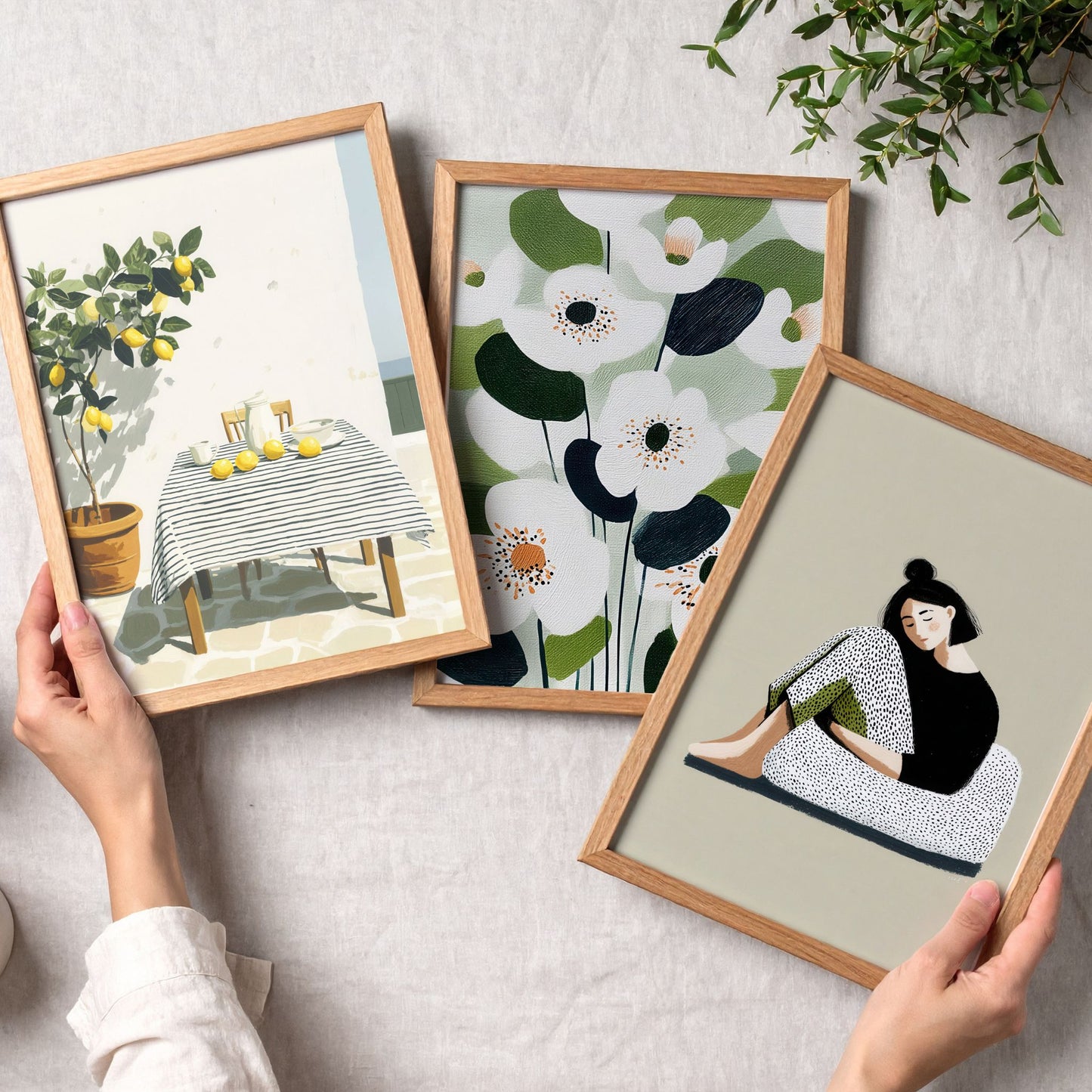 Plakatsett med tre illustrasjoner i serien Modern Gouache – Poetic Balance, med figurativ kunst, botaniske elementer og stilleben i rolige fargetoner.