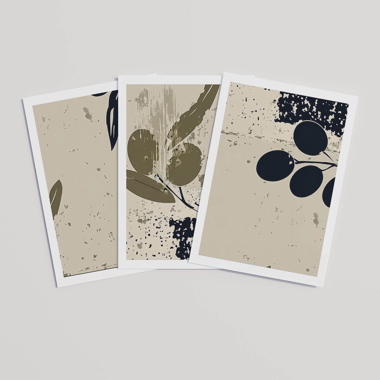 Olive Grove Art Trio plakatsett med tre matchende botaniske motiver i beige, grønt og marineblått