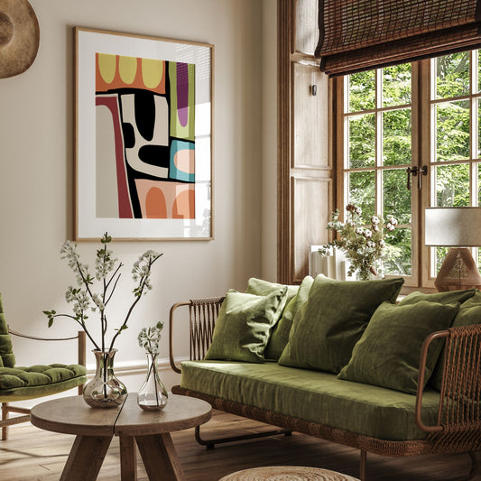Organic Mosaic No1 plakat over grønn sofa i varm og moderne stue