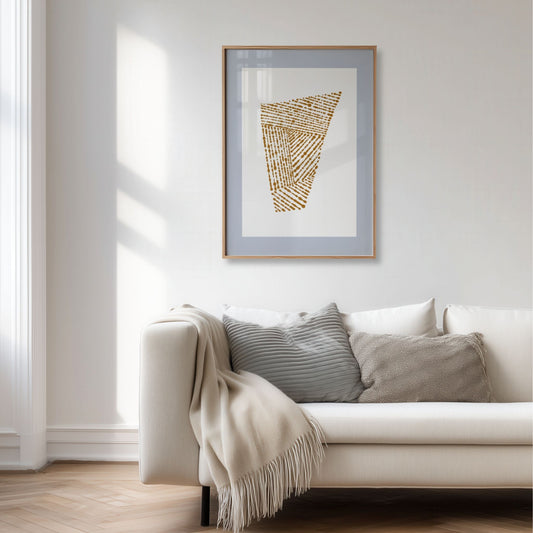 Organic Patterns No4 abstrakt plakat over sofa i lyst skandinavisk interiør