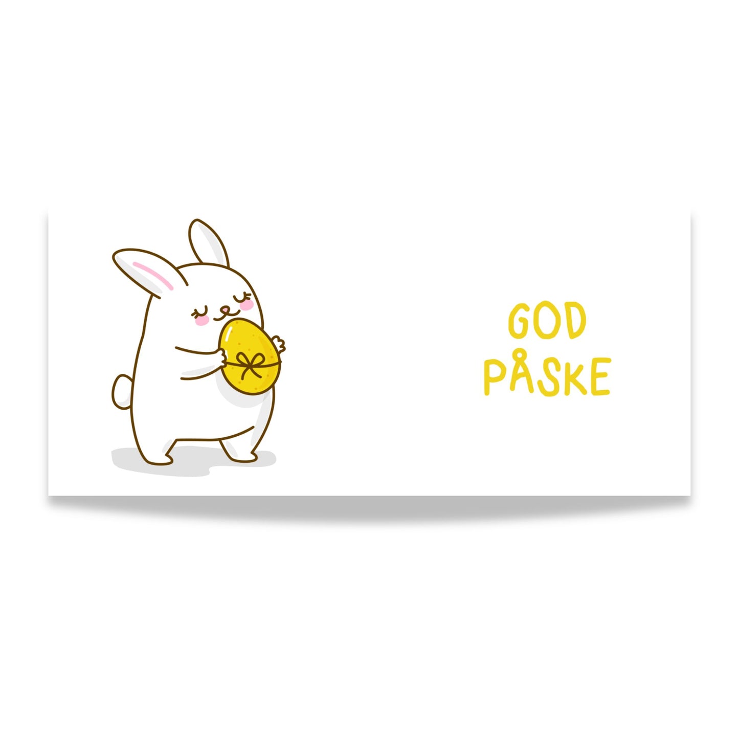 Hvitt keramikkrus med søt påskehare som holder gult påskeegg og teksten God påske i gul tone på motsatt side. Illustrasjon viser design.