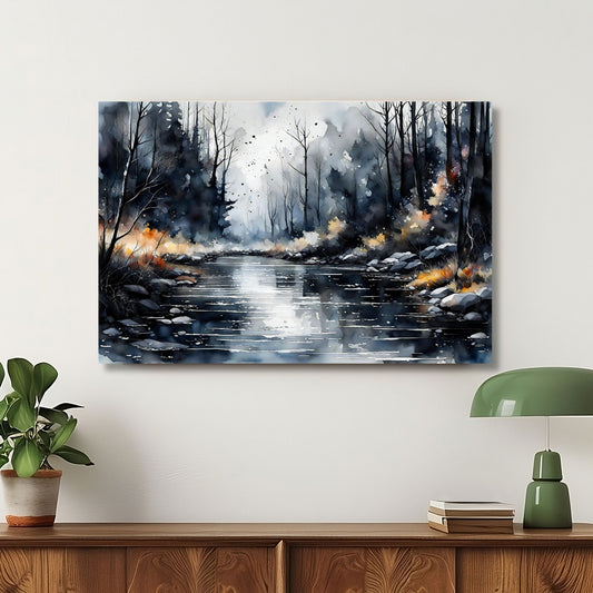 Akvarellillustrasjon av stille elv i tett skog med refleksjoner i vannet, nakne trær og dempede blå og grå toner i nordisk stil. Illustrasjon viser motivet på lerret.