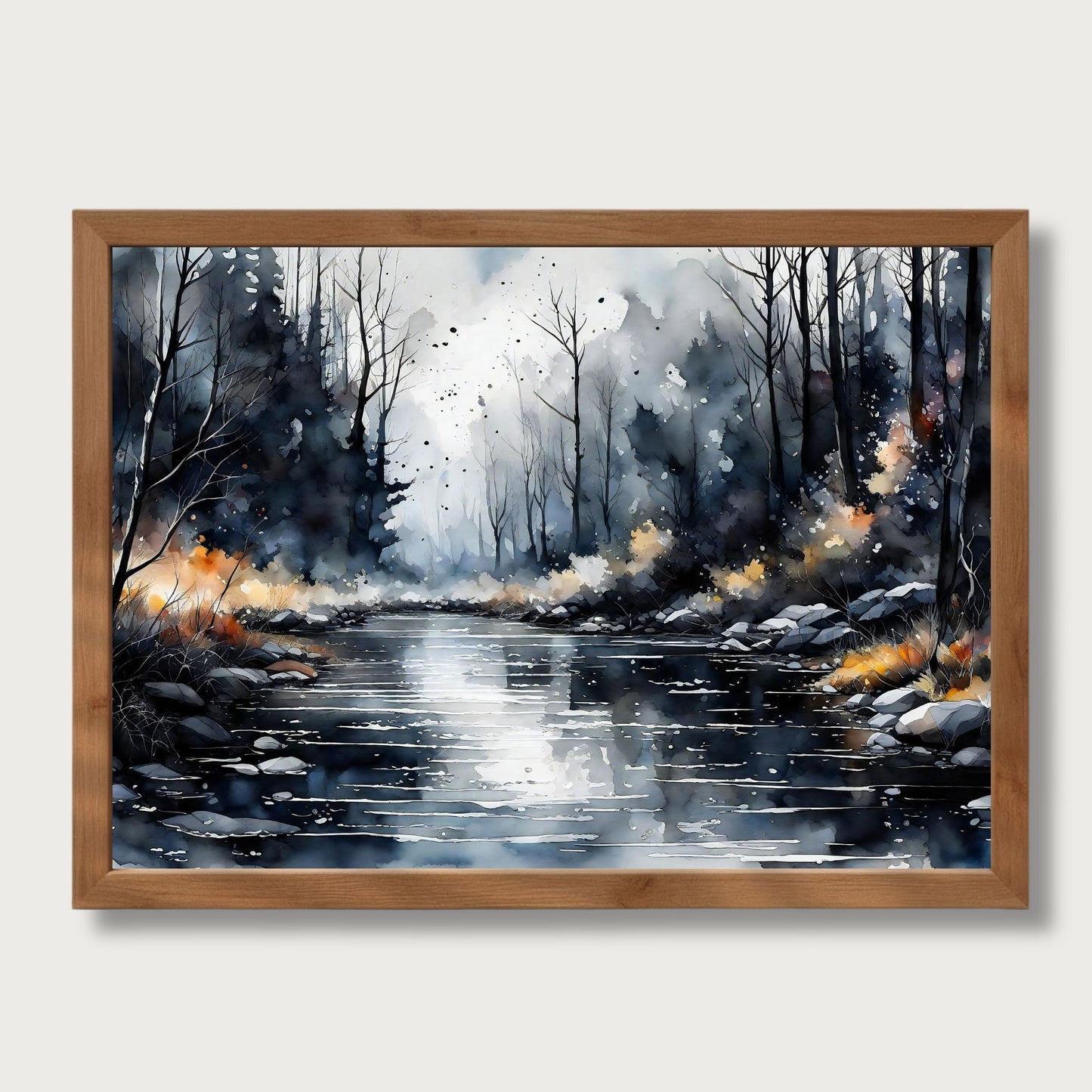 Akvarellillustrasjon av stille elv i tett skog med refleksjoner i vannet, nakne trær og dempede blå og grå toner i nordisk stil. Illustrasjon viser motivet som plakat uten hvit kant i mørtk, eik ramme.