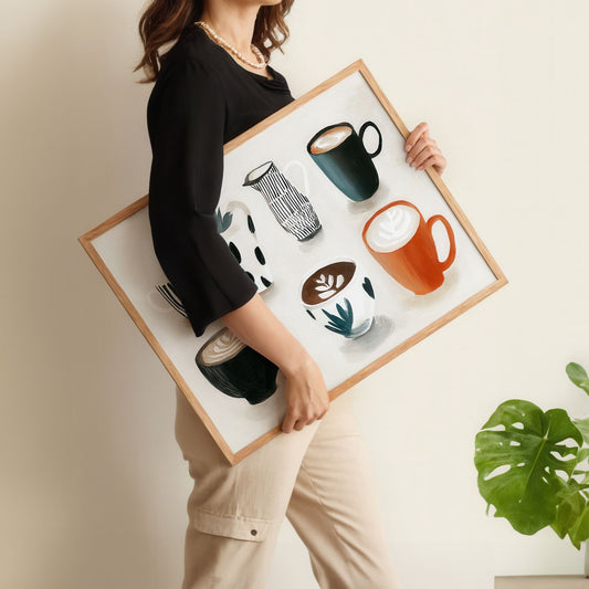 Stilren plakat med kaffekopper og keramikk i varme jordtoner og rolig uttrykk fra serien Still Life & Everyday Calm. Miljøbilde av plakat i eik ramme.