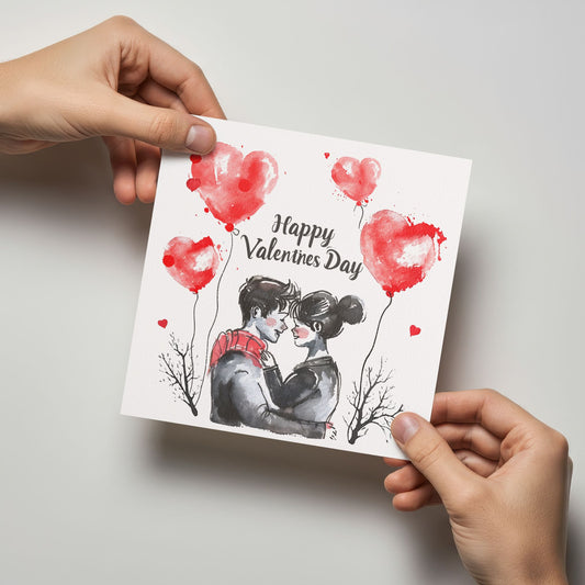 Illustrert valentineskort med ungt par som ser kjærlig på hverandre, røde hjerteballonger og teksten Happy Valentines Day. Kortet blir holdt av en person.