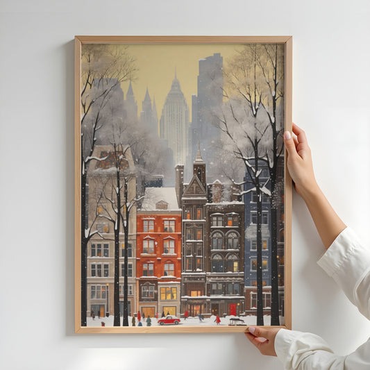 Vinter i Storbyen plakat med snødekt bylandskap, høye bygg og varme lys i vinduene. Illustrasjon viser plakat uten hvit kantlinje i eik ramme.