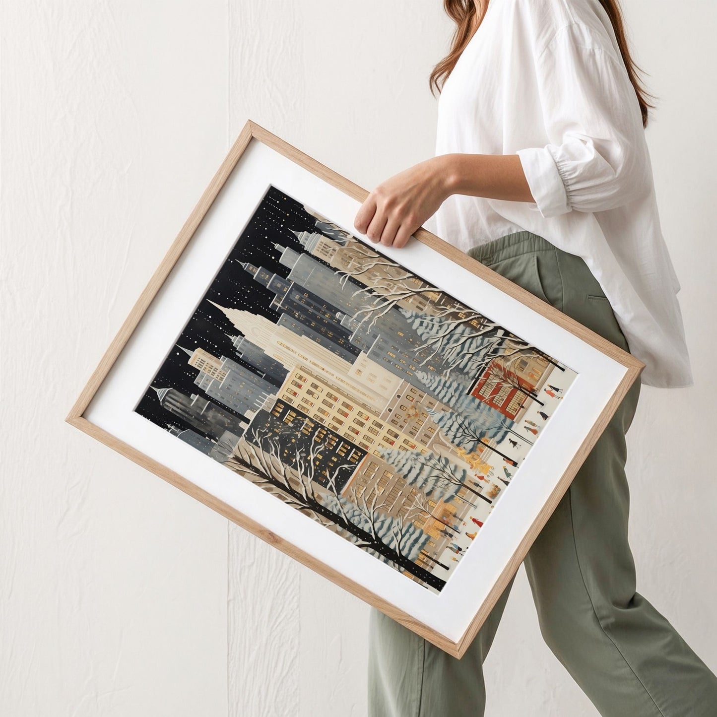 Vinterlys i Byparken plakat med snødekt park, høye bygninger og varm julebelysning. Illustrasjon viser plakat med passepartout i eik ramme.