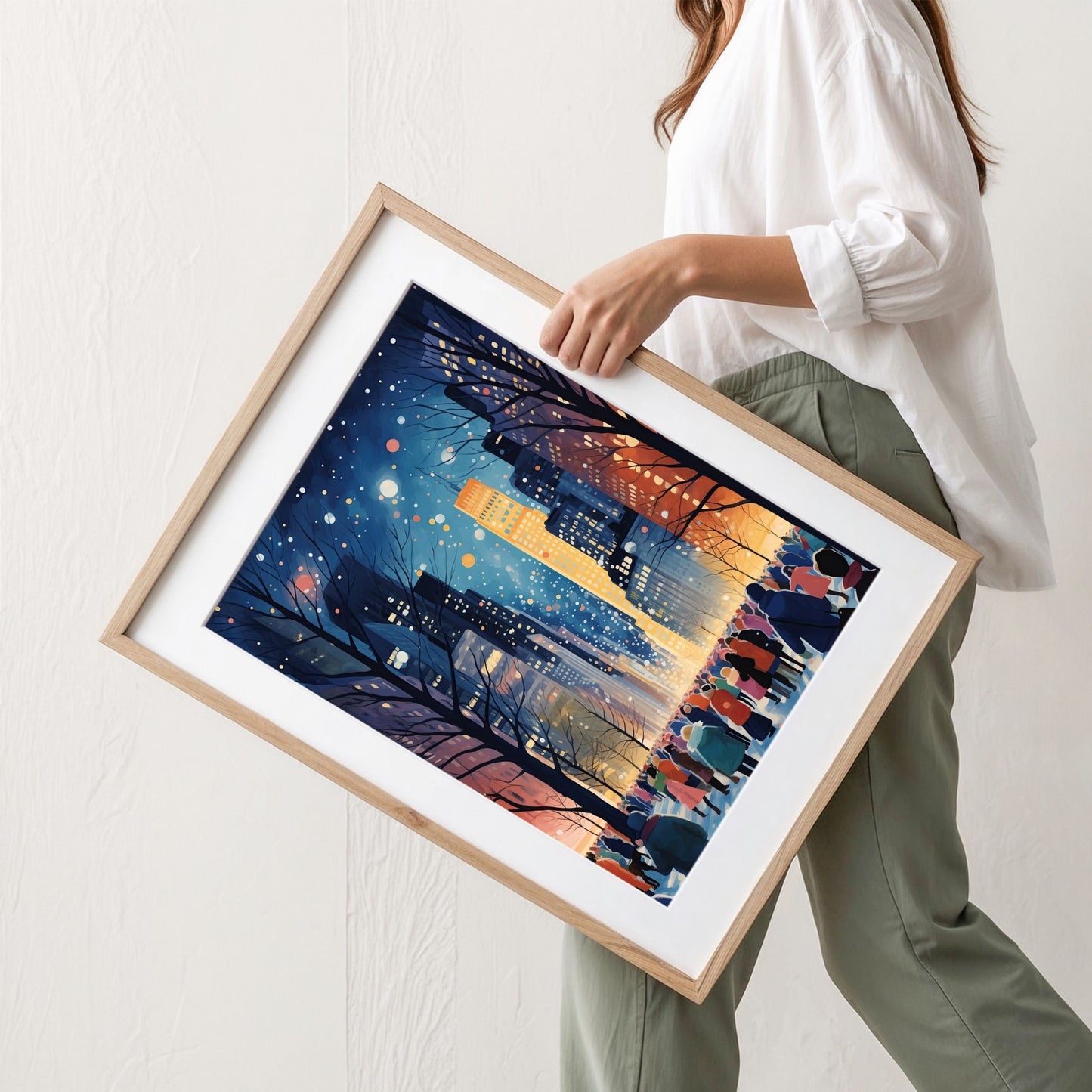 Vinternatt i Lysbyen plakat med bylys, snøfall og menneskemengde på vinterkveld. Illustrasjon viser plakat med passepartout i eik ramme.