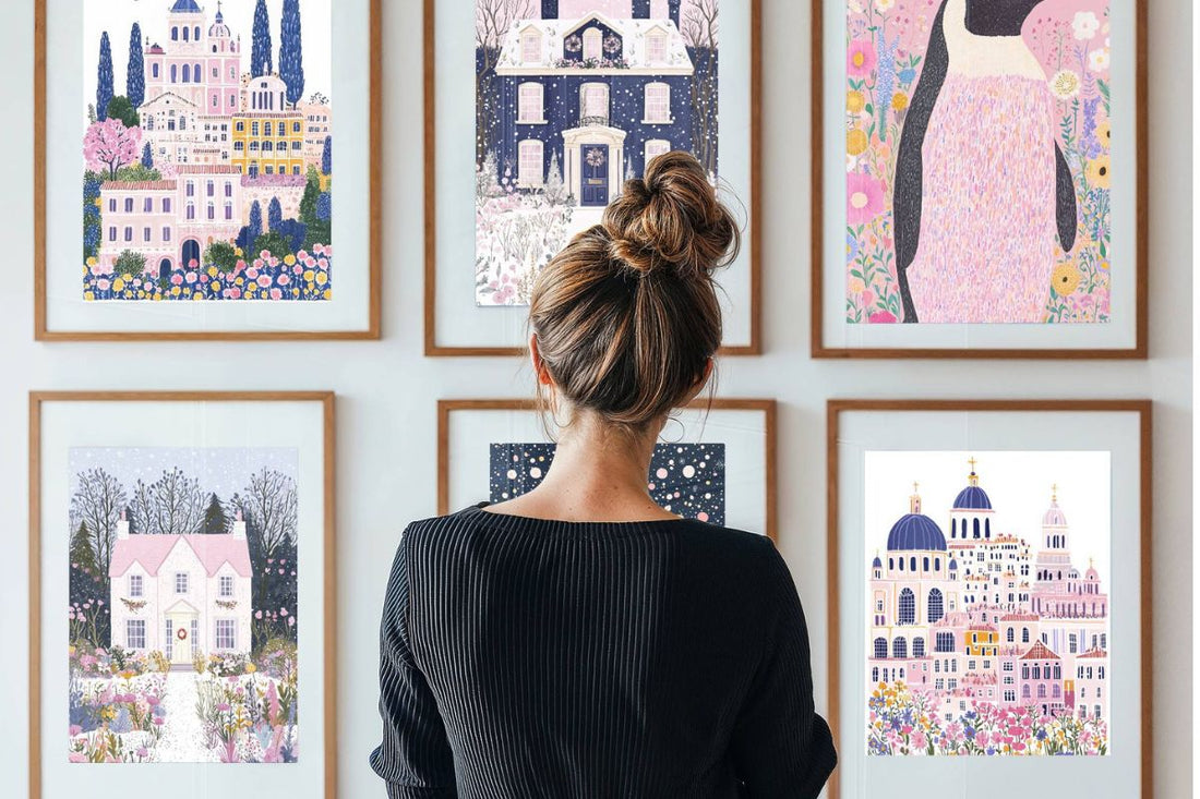 Oppdag Dreamscape Collection – en fortryllende serie plakater og lerret som kombinerer eventyrlig arkitektur, blomstrende vinterlandskap og leken dyreinspirert kunst. 