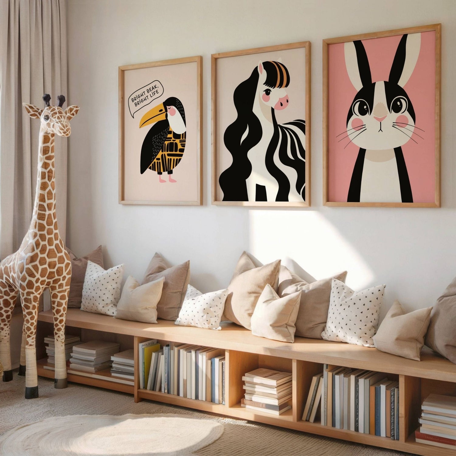 Barneplakater med dyr fra Dream Big Zoo serien på vegg i barnerom