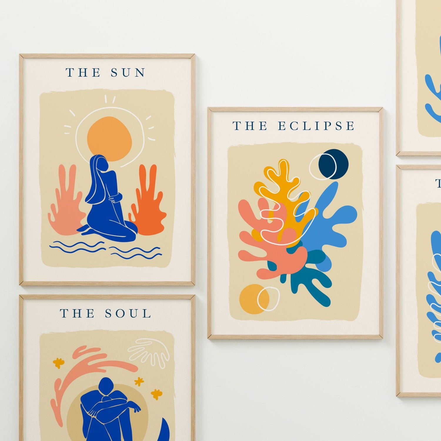 Matisse-inspirerte kunstplakater med organiske former og moderne fargepalett, vist som en samlet veggkomposisjon.