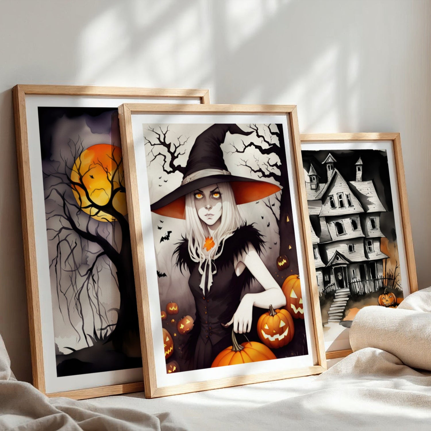 Samlingsbilde med Halloween-plakater fra Midnight Manor Collection med heks, mørkt herskapshus og måneskinn i varme oransje og mørke toner.