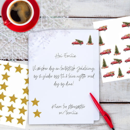 Pynt julekortene eller julepakkene med dekorative jule-stickers. 