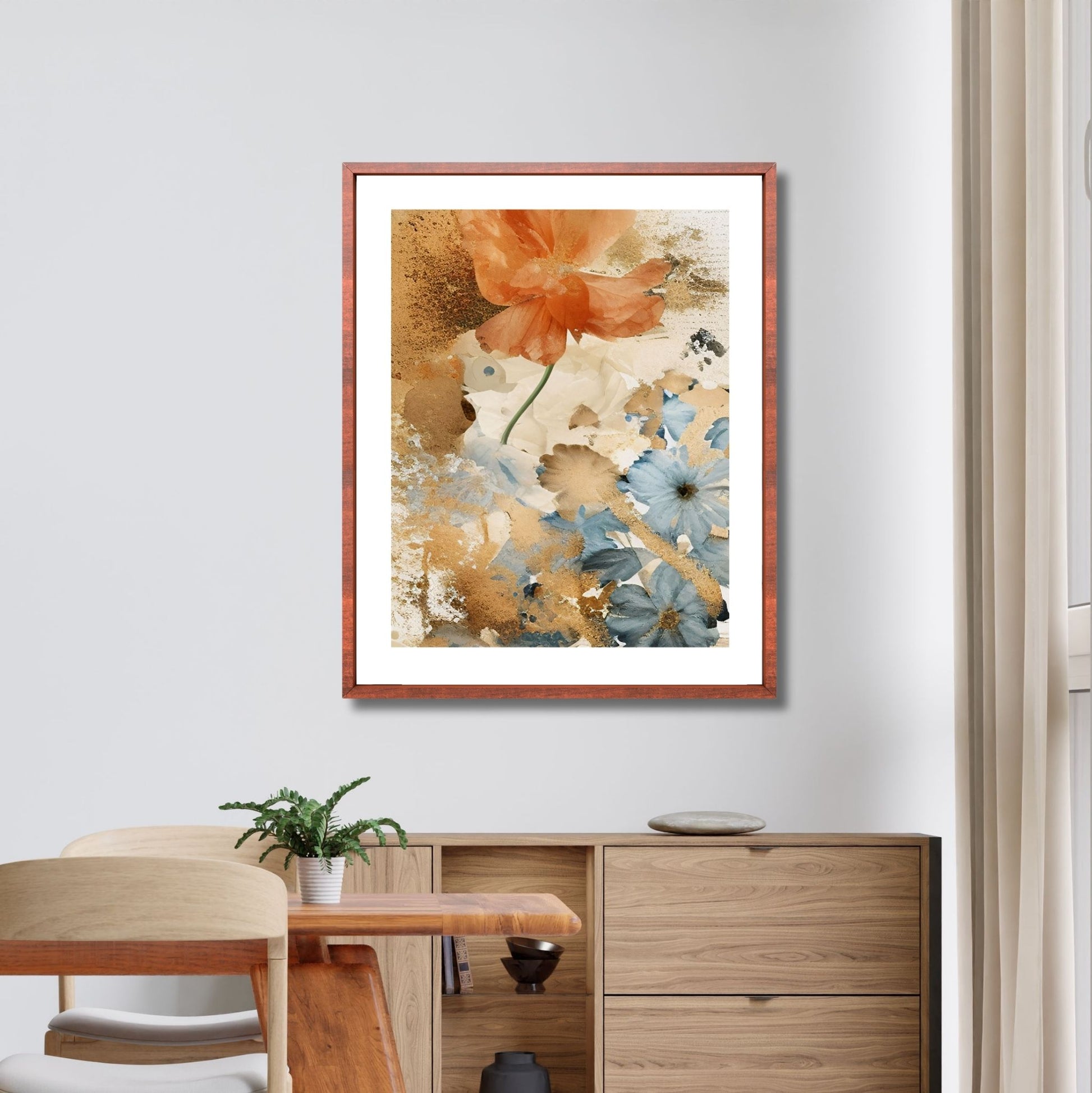 Abstract Floral grafisk akvarell i duse fargenyanser i rust, lyseblått og beige. Plakaten har en hvit, dekorativ kant. Illustrasjon viser plakat som henger i en ramme  over et skap.