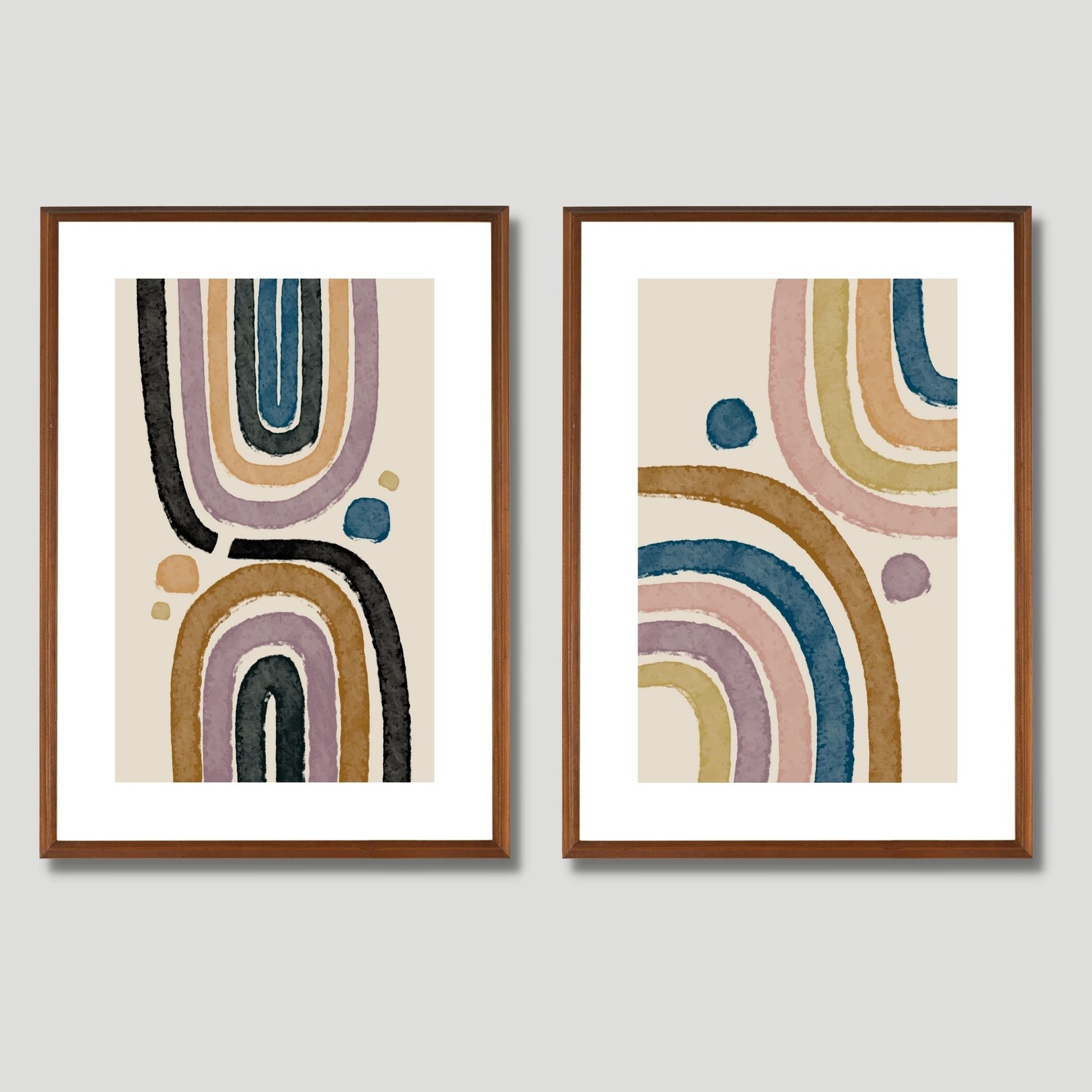 Abstract Line No 1 og 2 - grafiske plakater i buede linjer i sort, brun, lilla, blå og oransje på beige bakgrunn