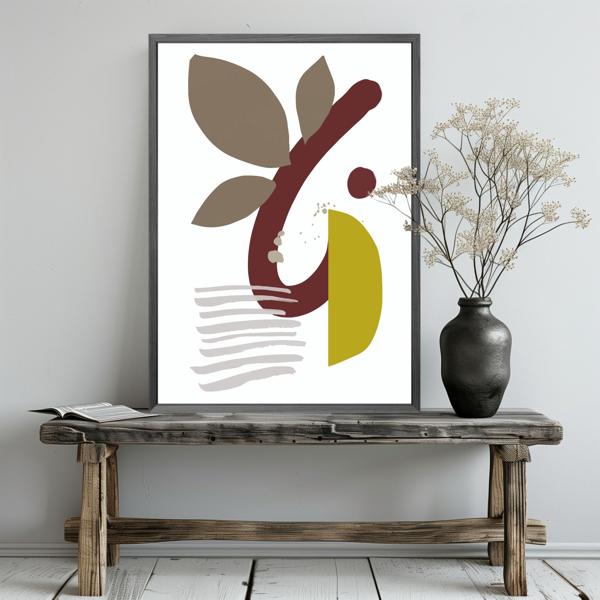 «Abstract Organic" plakatserie med 10 ulike motiv å velge mellom, bringer en følelse av ro og naturlig eleganse til ethvert rom. Hvert motiv i serie er utformet med organisk inspirasjon og hovedfargene burgunder, beige, brun, oker og sort. Illustrasjonen viser plakat i grå ramme.