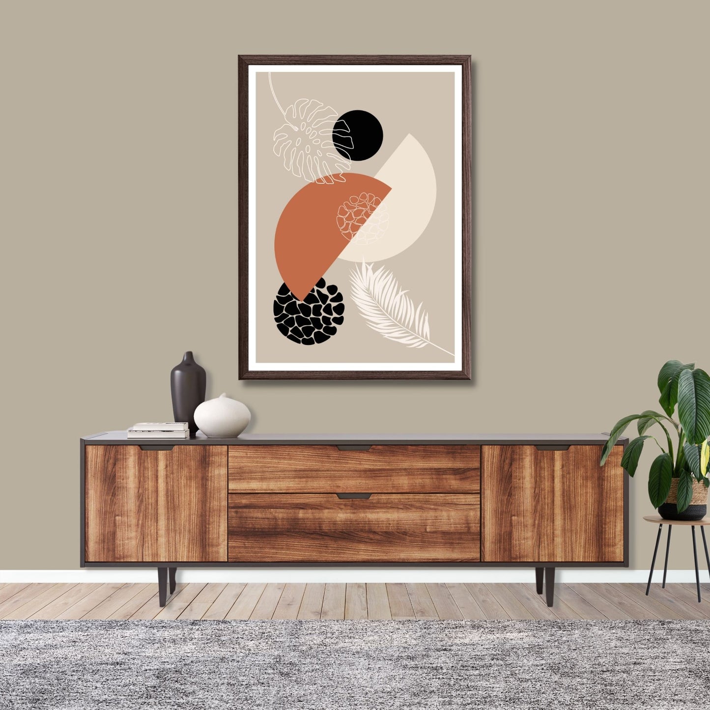 Abstract Shapes No1.1 i sort, beige, rust og hvite fargenyanser. Plakat har en hvit kant om gir dybde og fremhever motivet. Illustrasjon som viser motiv i brun ramme.