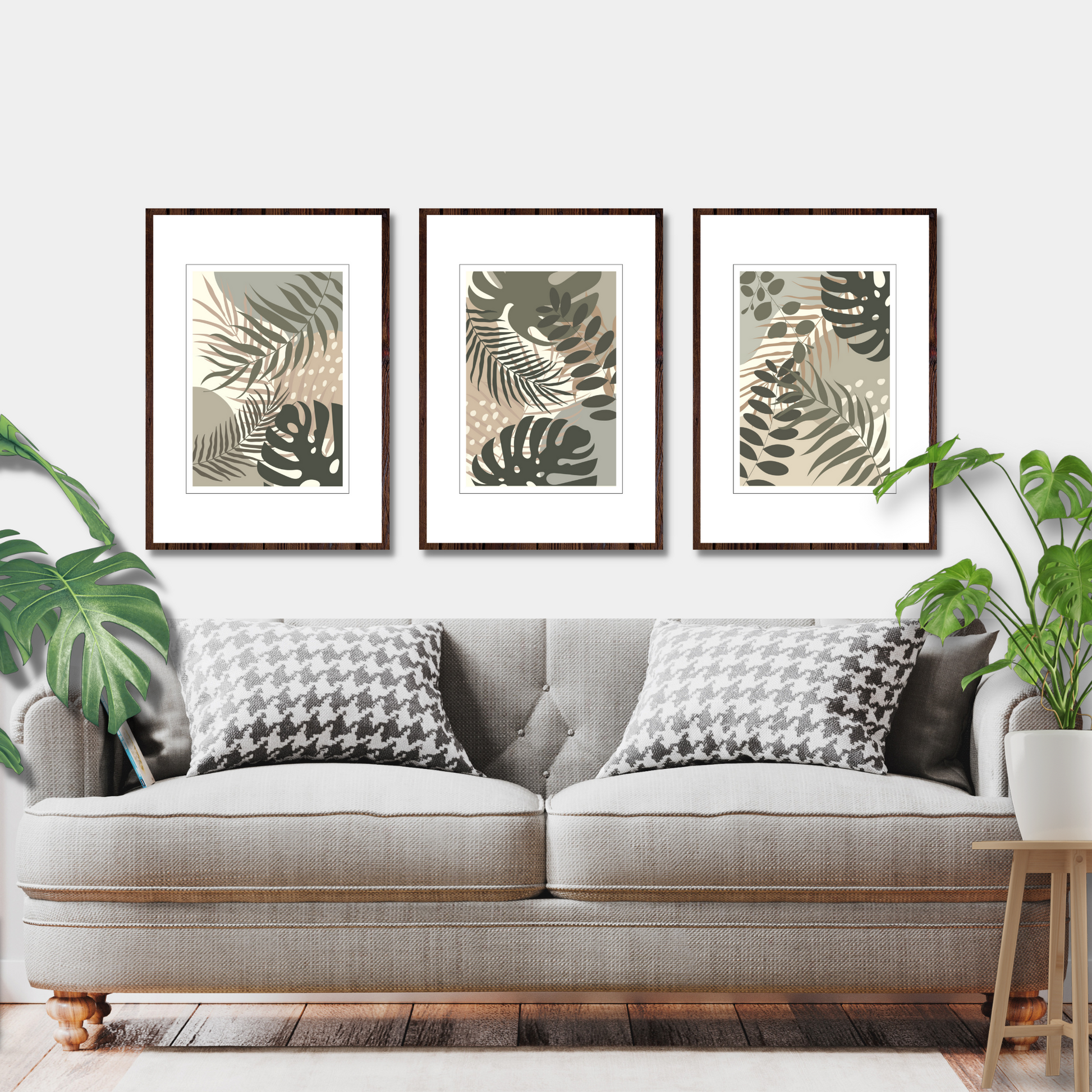 Tre abstrakte grafiske motiver med tropiske blader i beige og brune nyanser. For innramming eller på lerret.
