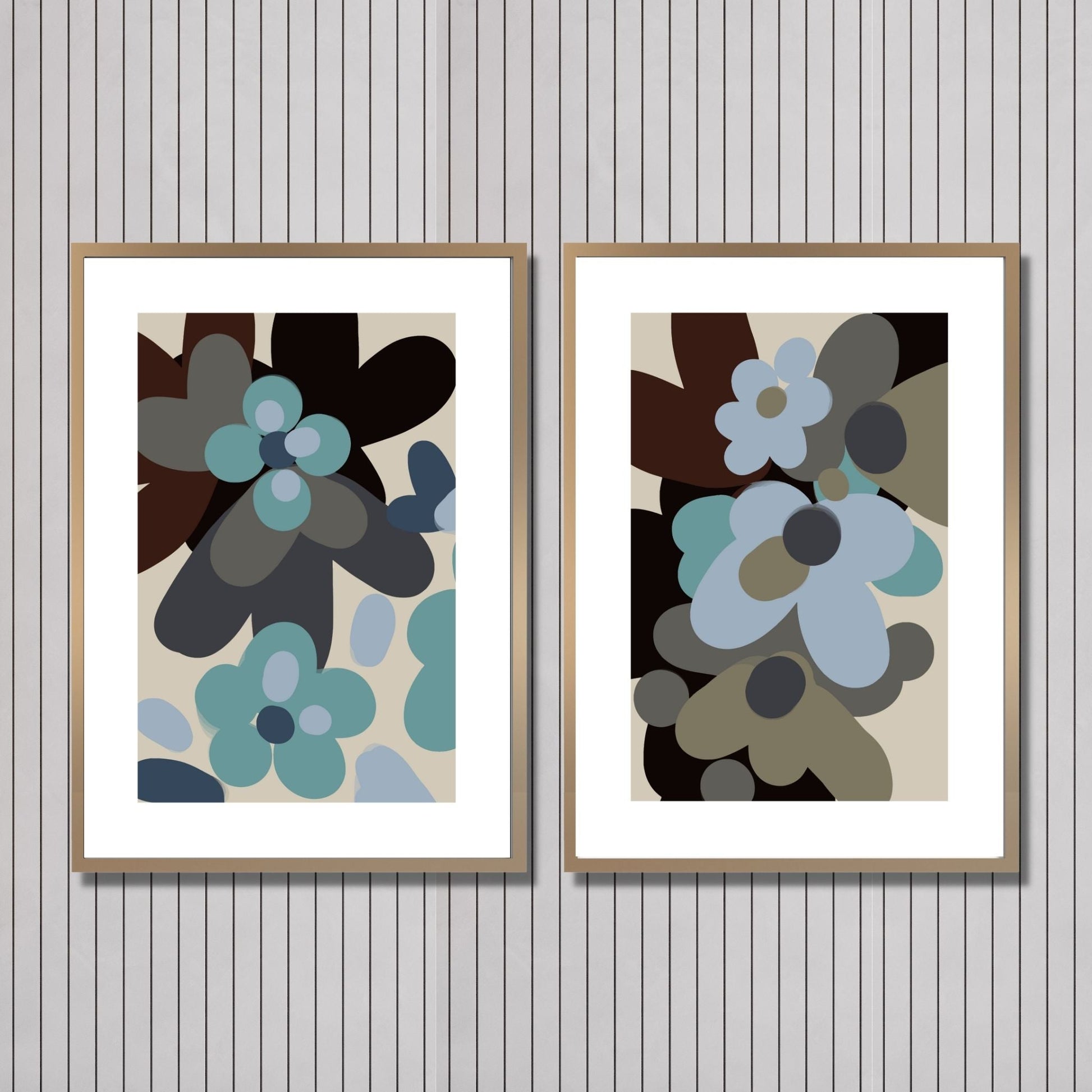  Illustrasjon som viser Abstrakt Flowers No1 og No2 i eikerammer på en vegg.