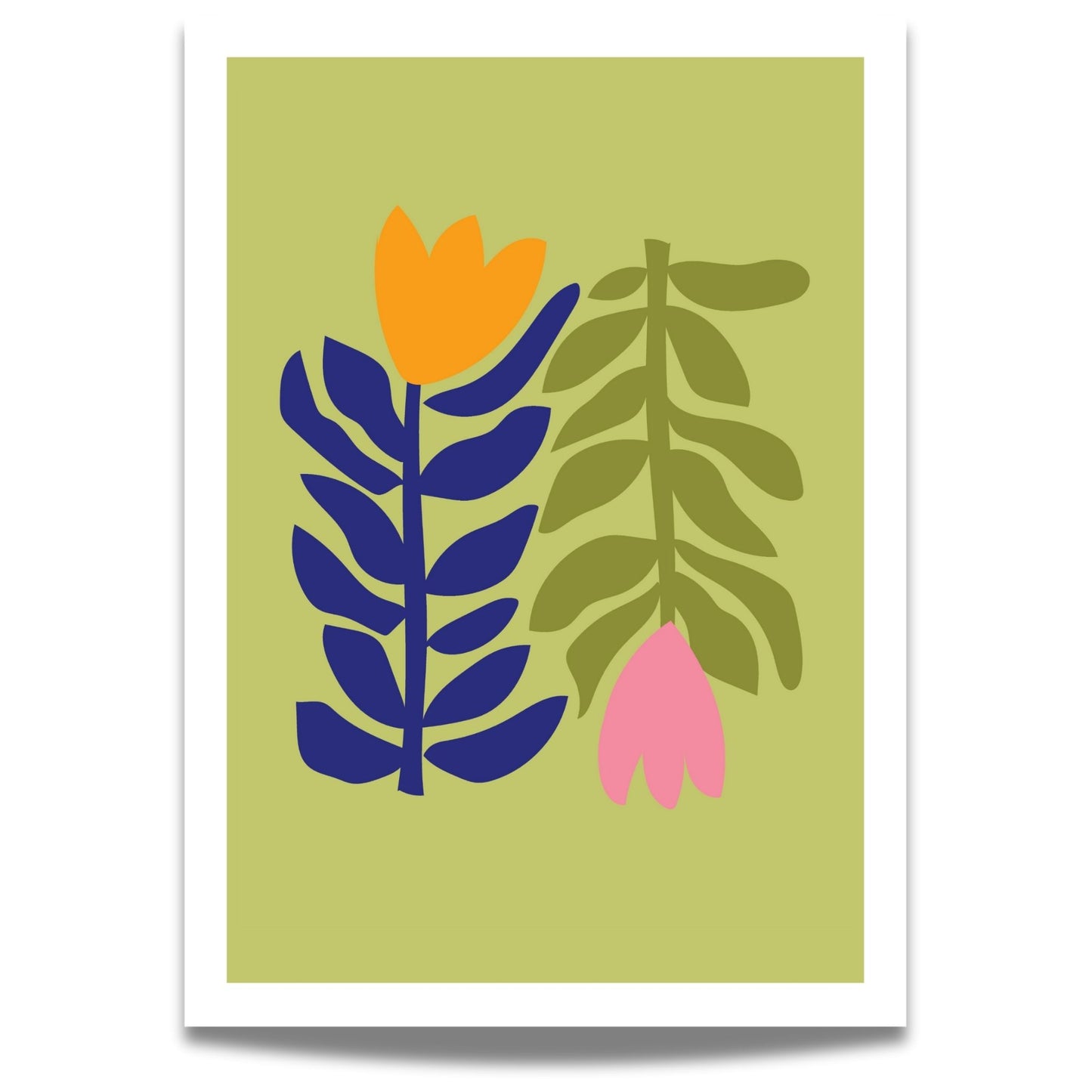 Bold Botanical No7 består av to kontrastfylte blomster stiliseres side om side – én i varme oransje og mørkeblå toner, den andre i duse grønntoner med en hengende rosa blomst. 