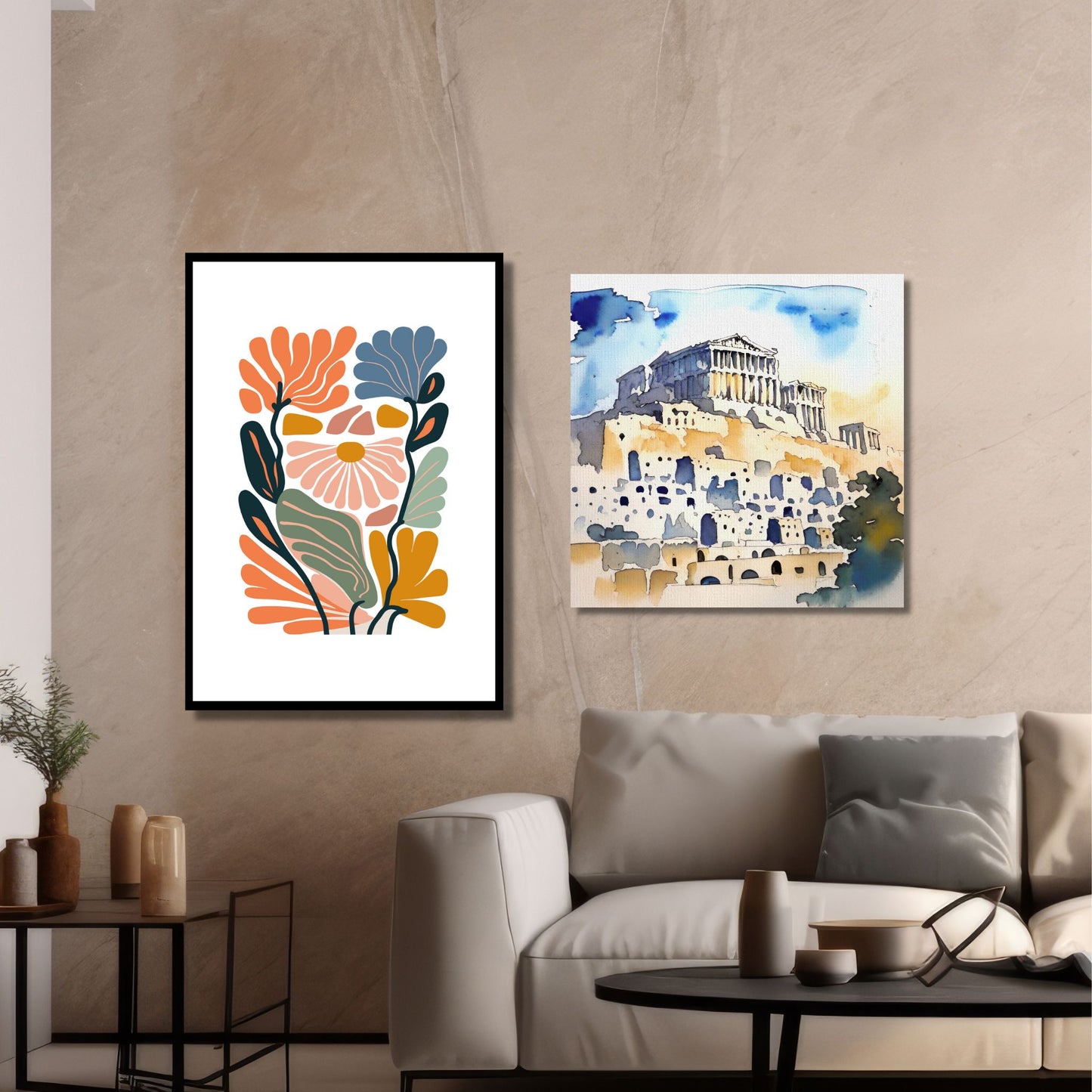 Denne plakaten er 1 av 3 dekorative grafiske motiver i abstrakt botansik mønster. Fargepaletten går i gul, mellomblå, oransje, rust, gammelrosa, blå og hvit bakgrunn. På bildet henger plakaten i sort ramme på en mellombrun vegg sammen med lerretsbilde "Akropolis Athen".