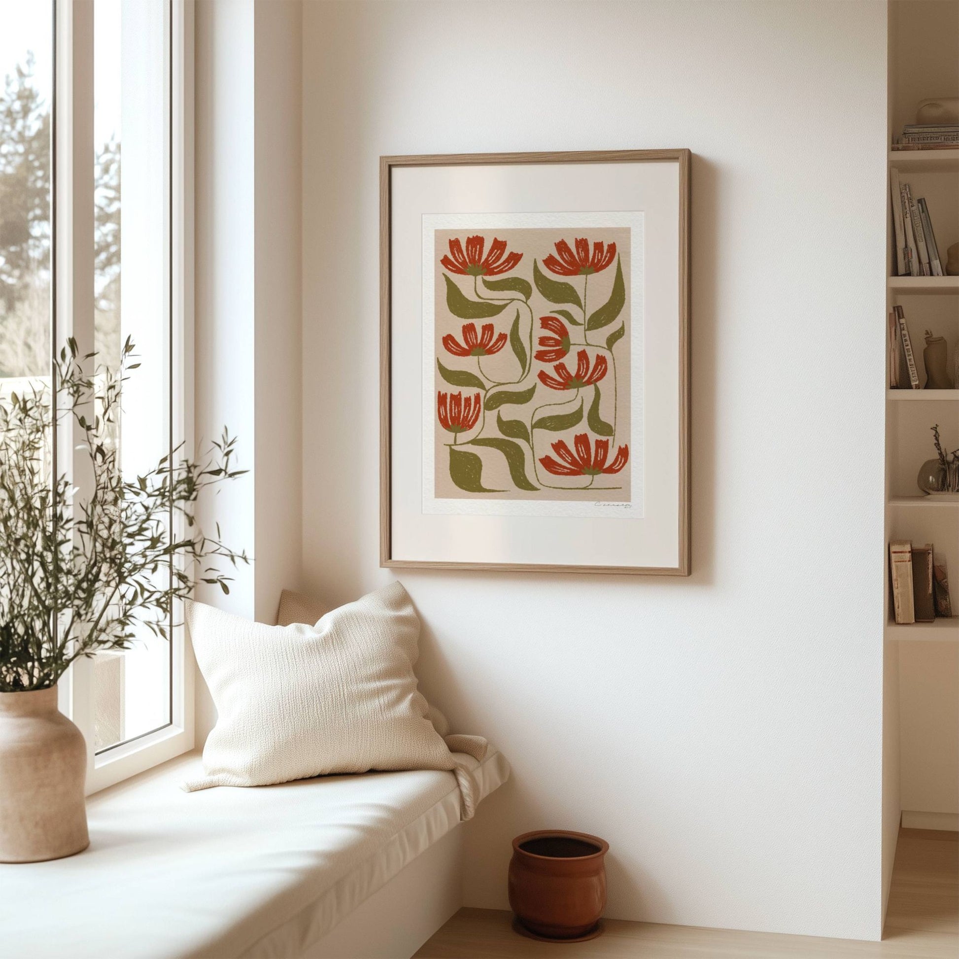 "Botanisk Eleganse" er en kunstnerisk plakat med et stilisert blomstermotiv i varme jordtoner. Illustrasjon viser plakat i eik ramme med passepartout.