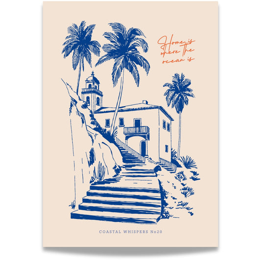 Coastal Whispers No20 – Plakat
Et sjarmerende gatesmiljø med trapper, palmer og historisk arkitektur. Teksten Home is where te ocean is setter stemningen – rolig og solfylt. 
