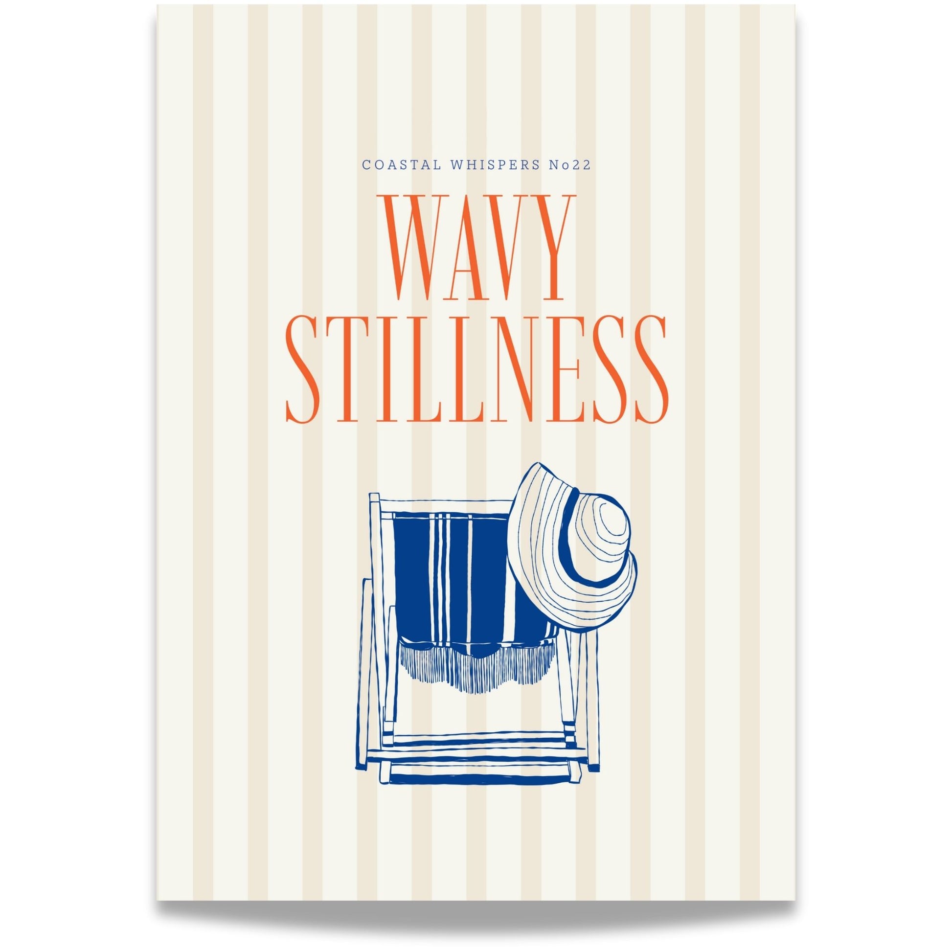 Coastal Whispers No22 – Plakat
En strandstol og solhatt under teksten Wavy Stillness. Rolig, feriefølelse i elegant og avslappet stil.  