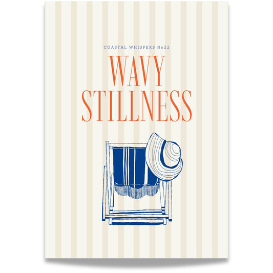 Coastal Whispers No22 – Plakat
En strandstol og solhatt under teksten Wavy Stillness. Rolig, feriefølelse i elegant og avslappet stil.  