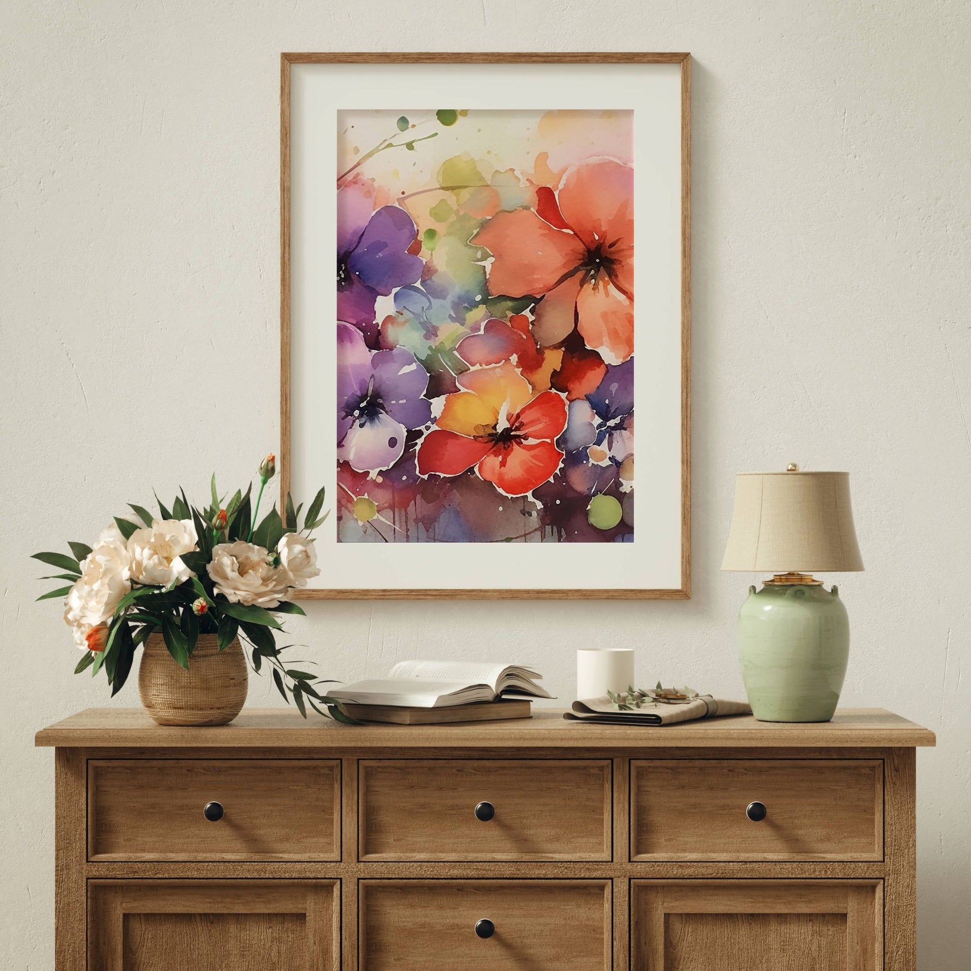 Color Splash Bloom Collection er en eksplosiv og leken blomsterserie i akvarellstil. Illustrasjon viser motiv 2 som plakat med passepartout i eik ramme.