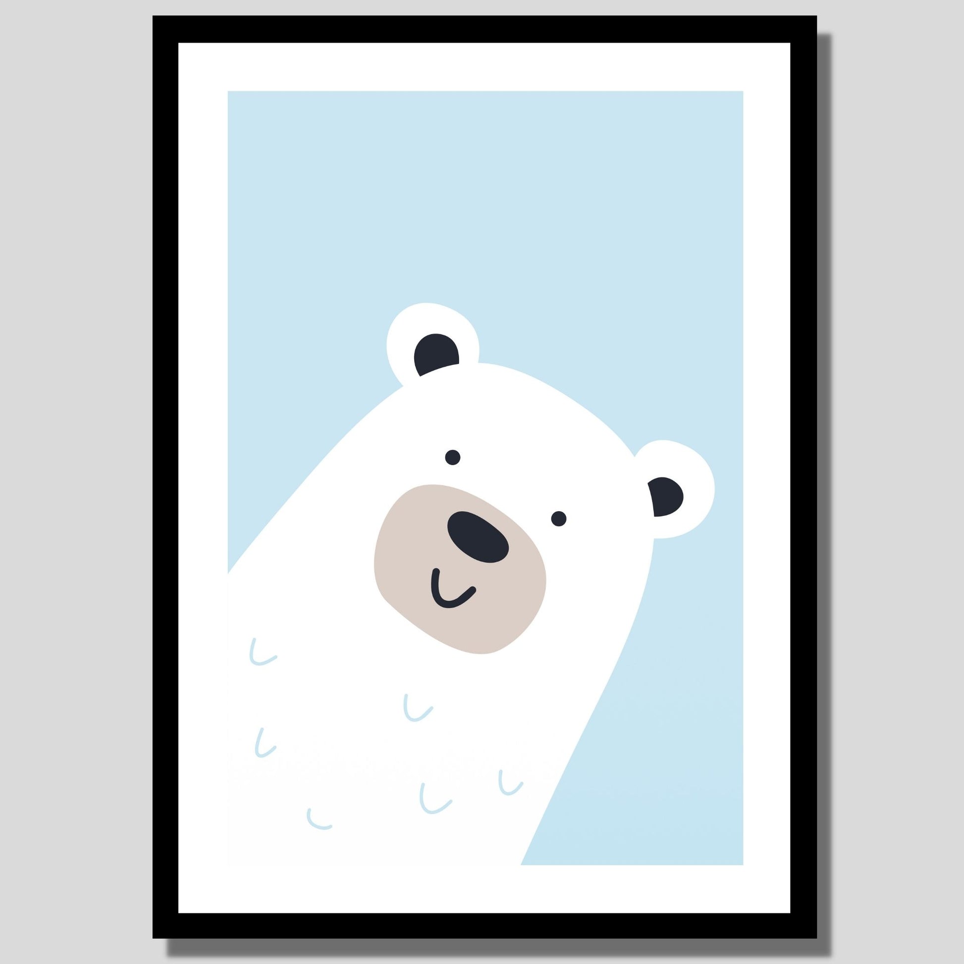 Cartoon Animal. Grafisk plakat for barnerommet. Hvit bjørn på lys blå bakgrunn. Illustrasjon av plakat med hvit kant rundt i sort ramme.