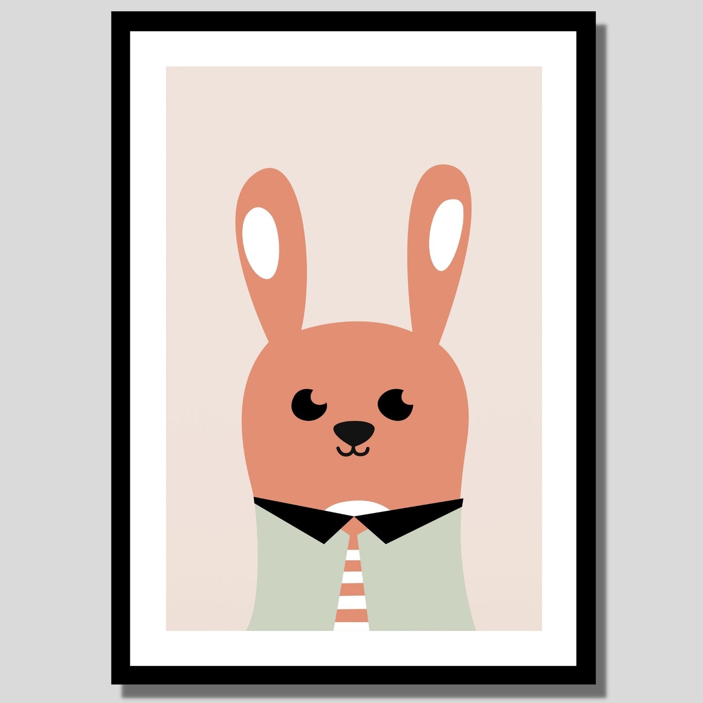 Cartoon Animal. Grafisk plakat for barnerommet. Oransje kanin på beige bakgrunn. Illustrasjon av plakat med hvit kant rundt i sort ramme.