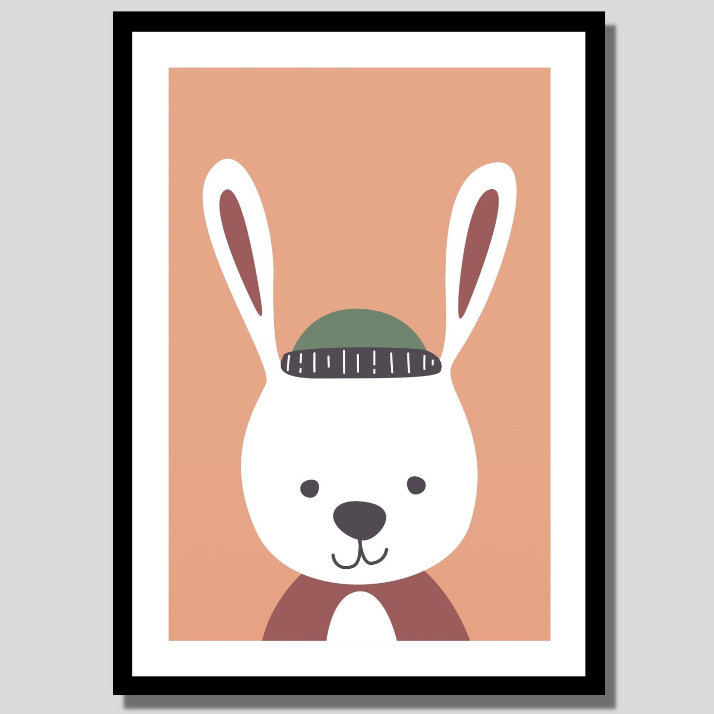 Cartoon Animal. Grafisk plakat for barnerommet. Hvit kanin med lue, på oransje bakgrunn.Illustrasjon av plakat med hvit kant rundt i sort ramme.