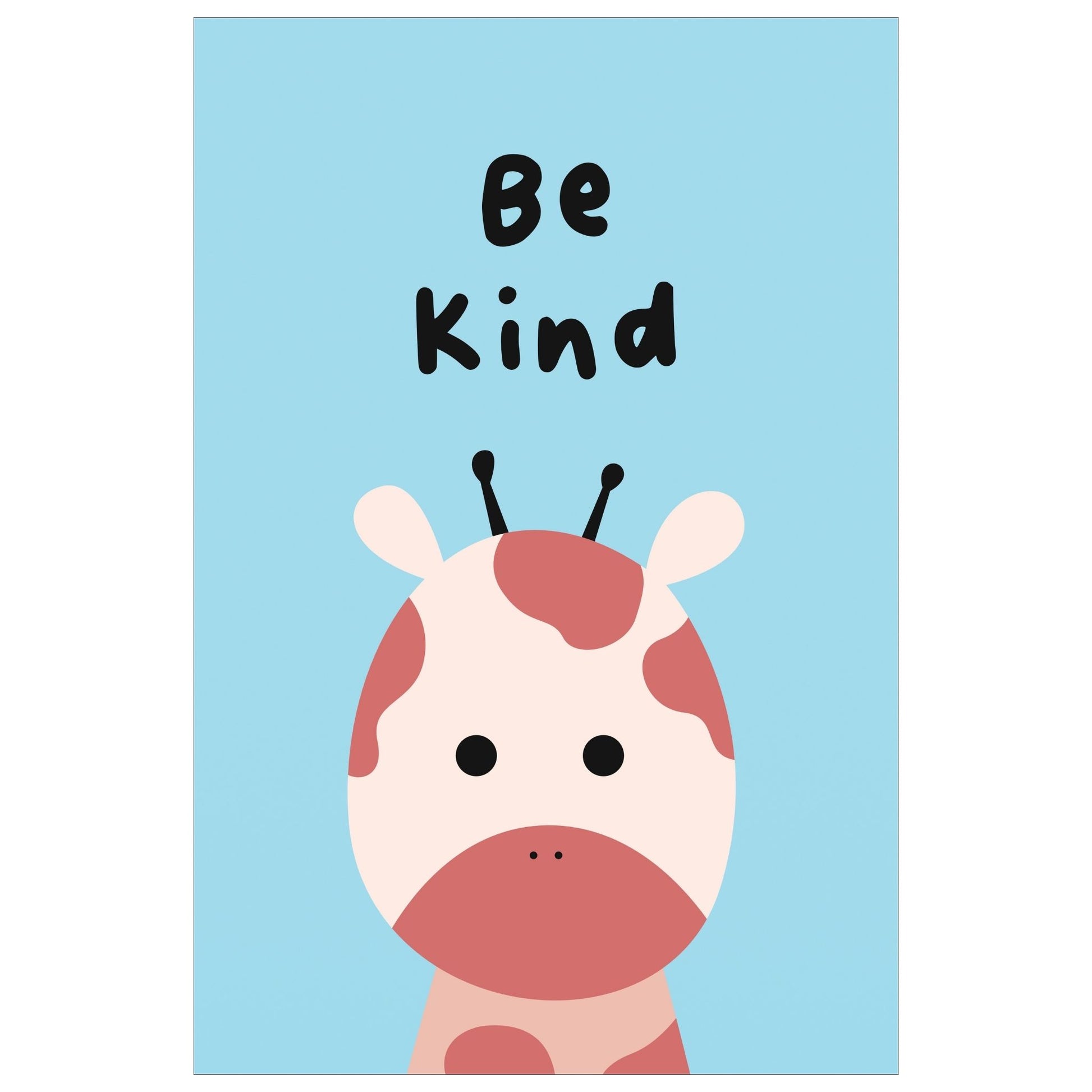 Cartoon Animal. Grafisk plakat for barnerommet. Beige sjiraff på lys blå bakgrunn. Tekst "Be kind".