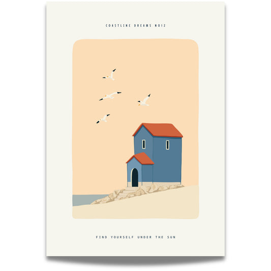 Coastline Dreams No12 – Plakat
Et blått hus med rødt tak hviler mot strandens sand og klipper, mens måker svever over. En stilren og solvarm plakat med feriefølelse.