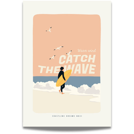 Coastline Dreams No21 – Plakat
En surfer med brett i hånden nærmer seg bølgene under teksten "Catch the wave – Warm wind". Et energisk og optimistisk strandmotiv i pastell.