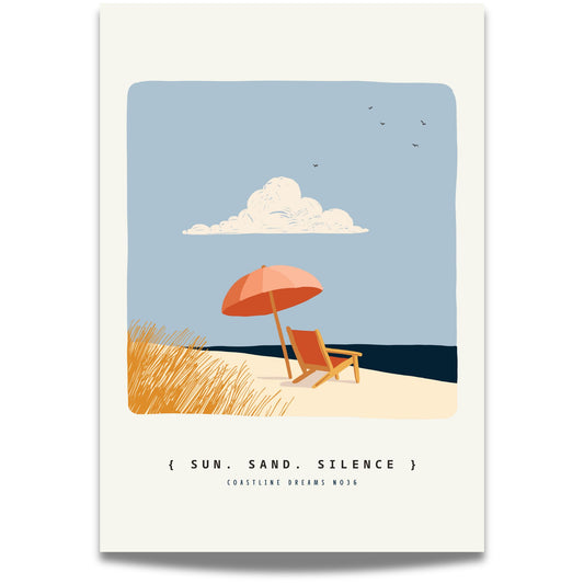 Coastline Dreams No36 – Plakat
En strandstol og parasoll vendt mot havet, omgitt av strandgress og blå himmel. Teksten "Sun. Sand. Silence." setter tonen for stille dager i solen.