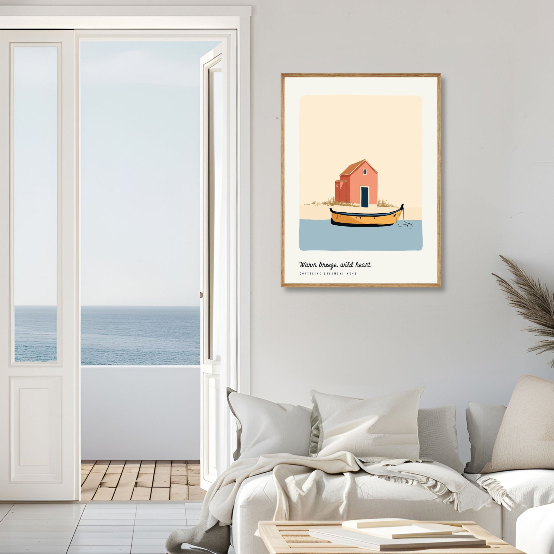 Coastline Dreams No45 – Plakat
En oransje robåt og rødt strandhus danner en harmonisk scene med teksten Warm breeze, wild heart. Et motiv fylt med sommerlig ro og karakter. Illustrasjon viser plakat i eik ramme.