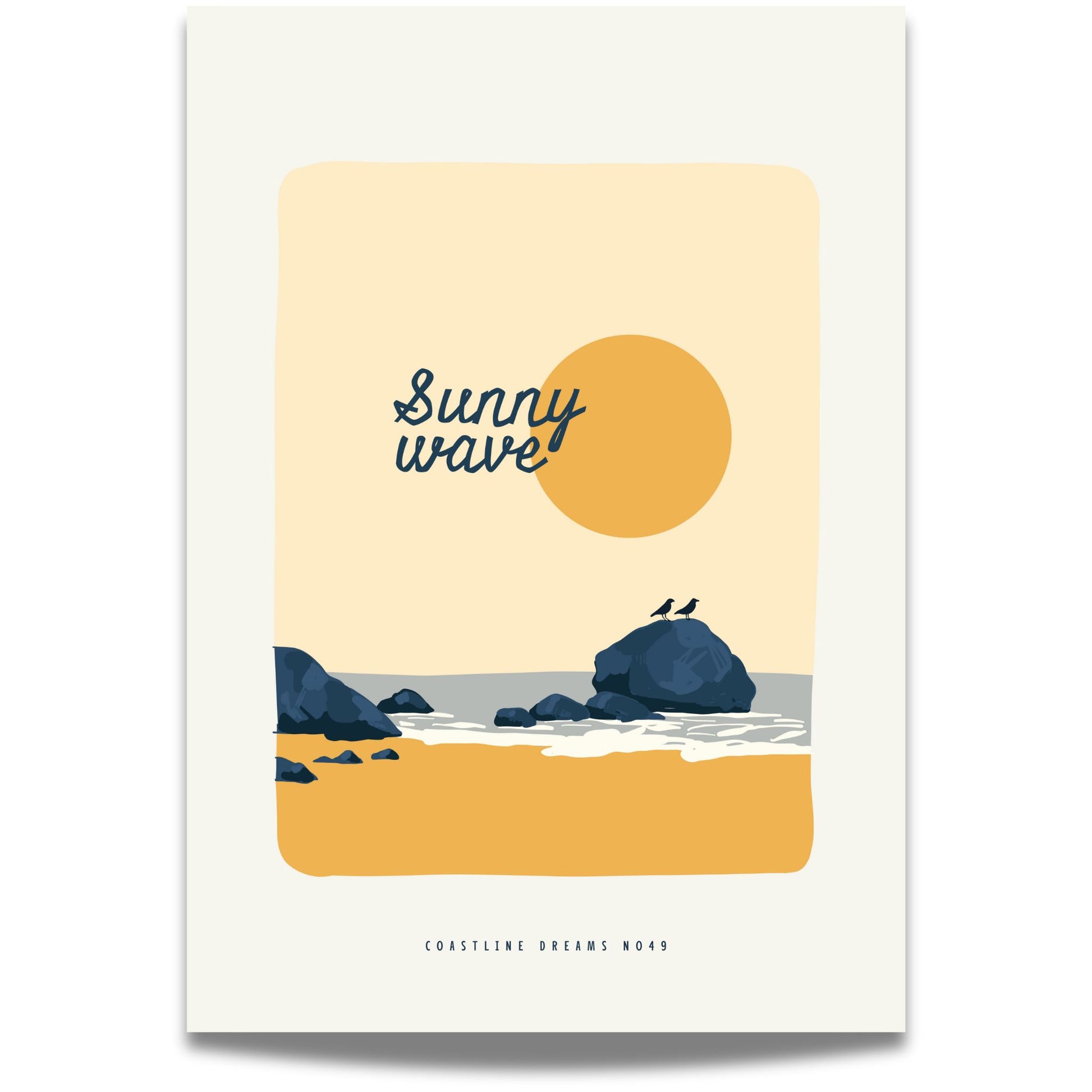 Coastline Dreams No49 – Plakat
Steiner og sjøfugl i silhuett mot en varm, gyllen sol. Teksten Sunny wave gjør dette til et drømmende kveldsbilde med minimalistisk stemning.