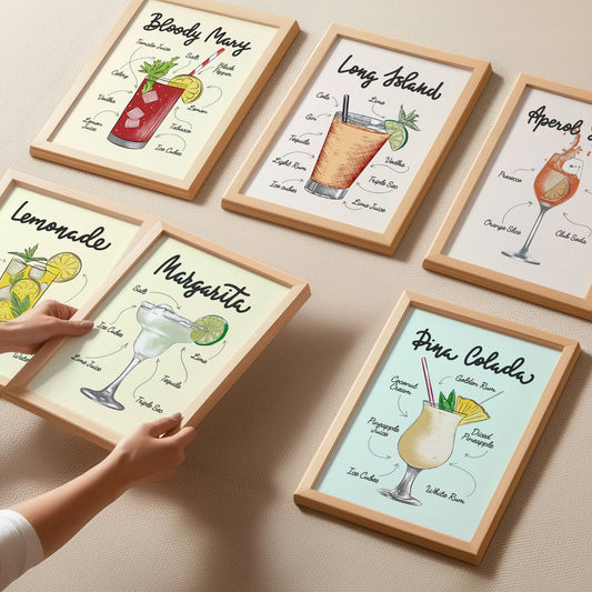 Gjør veggene dine mer smakfulle med våre Cocktail Plakater. Illustrasjon viser 6 motiv med lys bakgrunn i rammer.